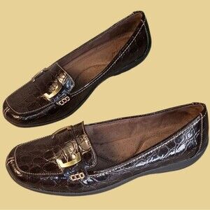 Women's Size 7.5 Stylish Black Crocodile Pattern Loafers
